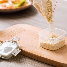Load image into Gallery viewer, 4pcs Plastic Sauce Squeeze Bottle Mini Seasoning Box Salad Dressing Containers Outdoor Portable Barbecue Spice Jar Kitchen Tool