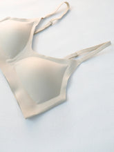 Load image into Gallery viewer, Soft Support Seamless Underwear Comfortable Gathering No Steel Ring Collection Light Thin Breathable Bra Style