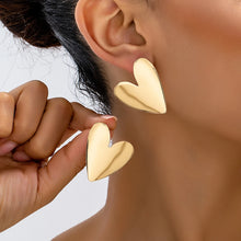 Load image into Gallery viewer, A Pair of Women's Earrings, Smooth Irregular Heart-Shaped Earrings, Suitable for Daily Wear and Vacation Wear