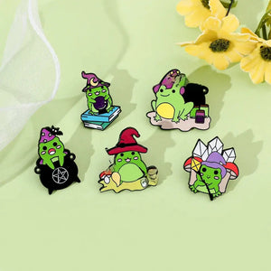 Small Green Frog Brooch - Magic Frog Food Shaped Alloy Badge Cartoon Style Bag Accessory
