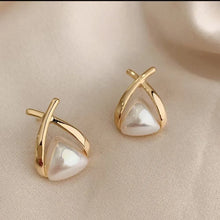 Load image into Gallery viewer, Imitation Pearl Earrings For Women Heart Round Stud Earrings Elegant Love Ear Stud Party Wedding Jewelry Valantine Day Gifts