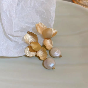 Freshwater Pearl Earrings! Vintage Gold Petal Dangle