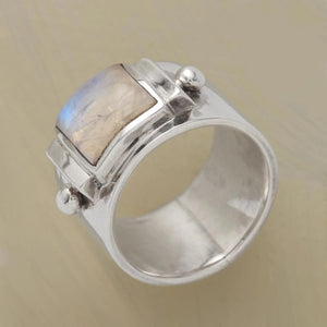 Fashionable Ladies Wedding Ring Faux Moonstone Animal Design Various Sizes