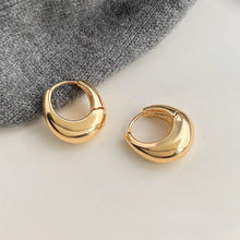 Load image into Gallery viewer, 925 Sterling Silver Round Stud Earrings for Women Simple Inlaid Design Hoops Earrings Wedding Party Jewelry Accessories Gifts